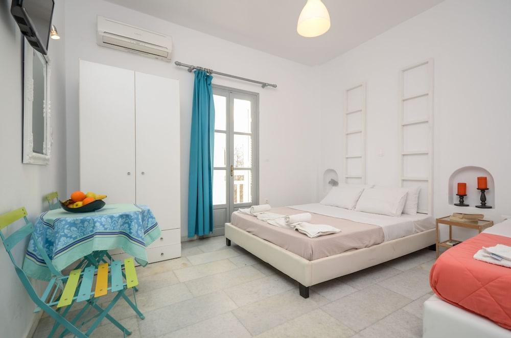 Depis Suites Naxos City Esterno foto
