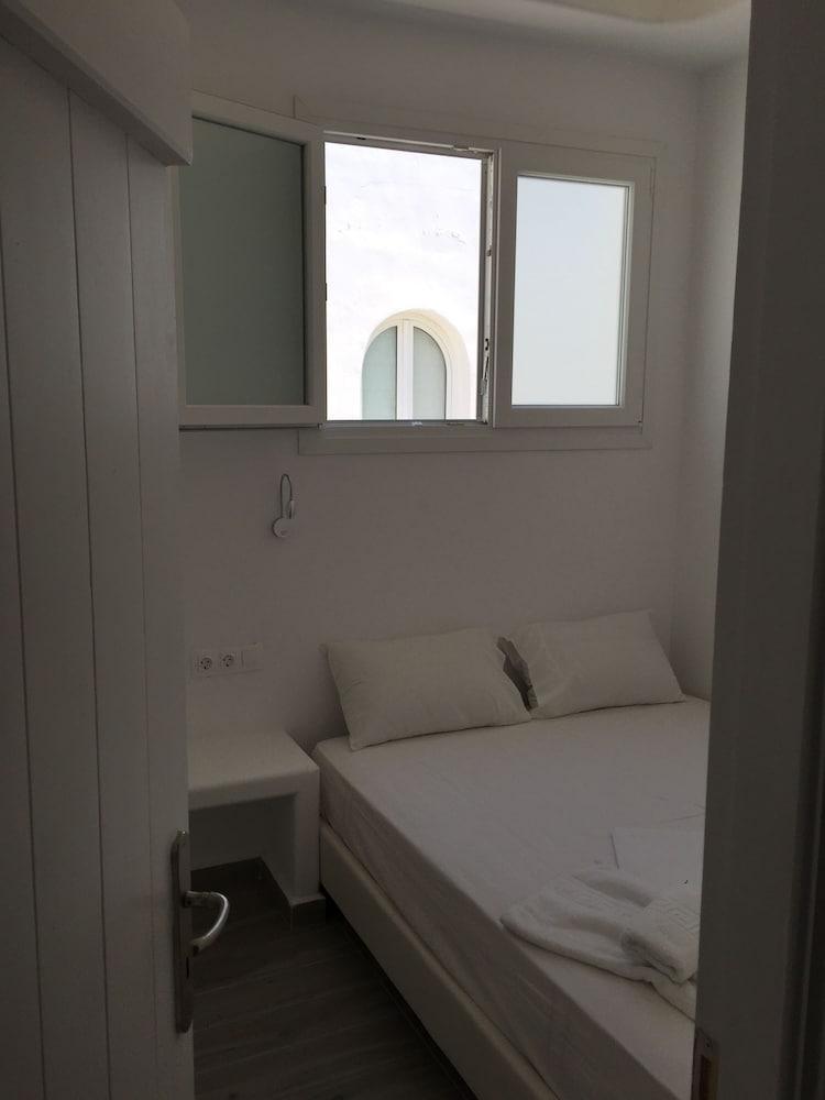 Depis Suites Naxos City Esterno foto