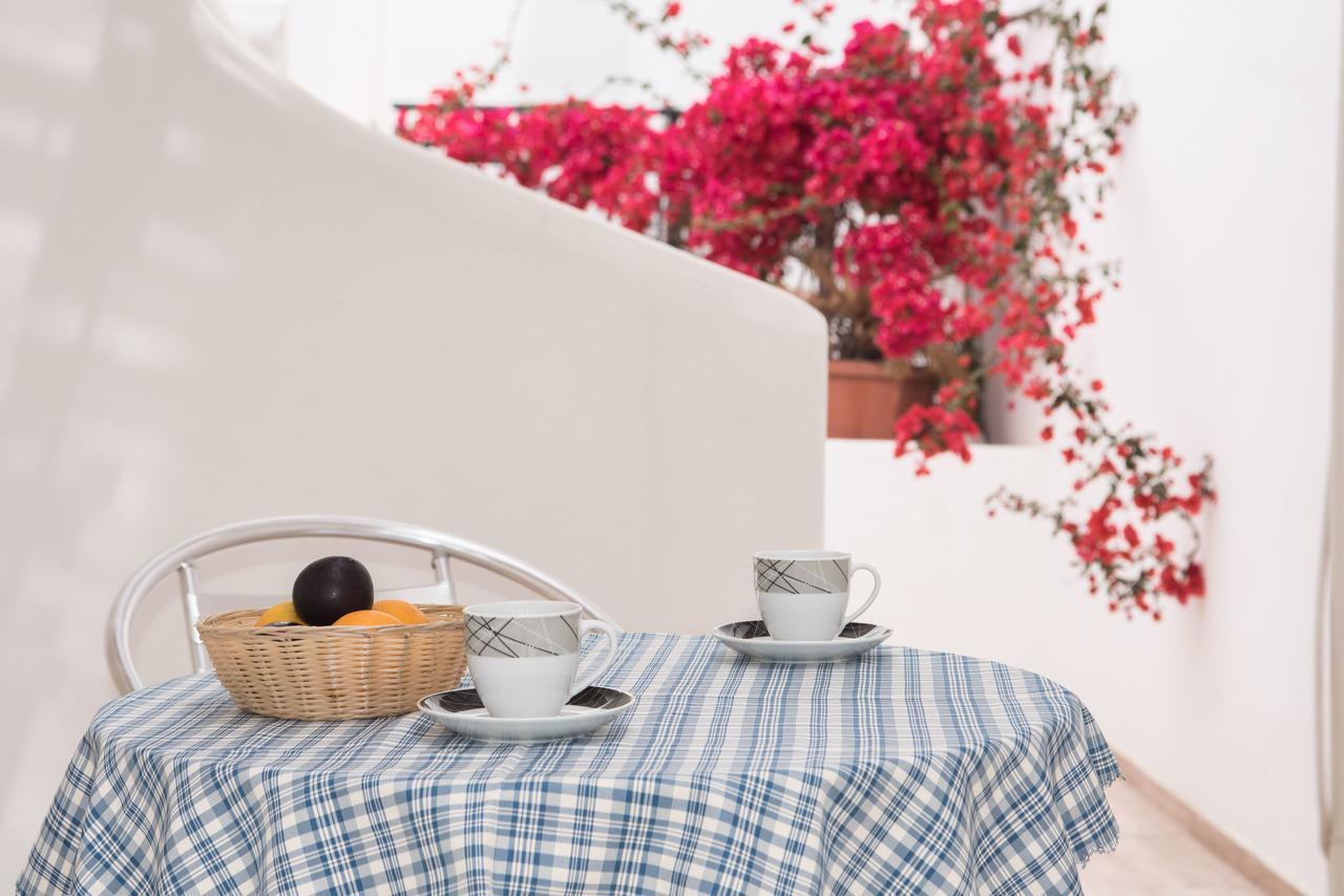 Depis Suites Naxos City Esterno foto
