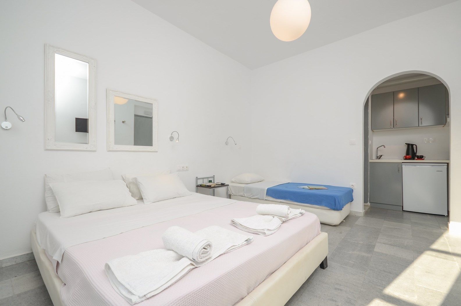 Depis Suites Naxos City Esterno foto
